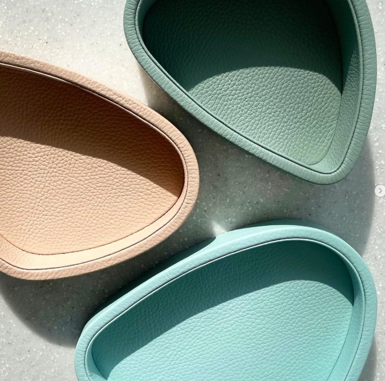 Vide-poches : Cuir grainé, aux couleurs de l'hôtel